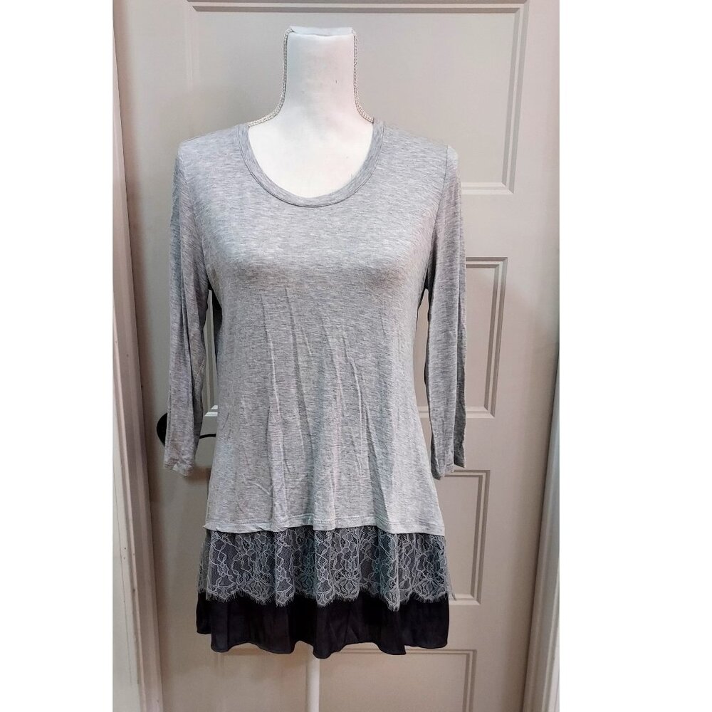 Logo Lori Goldstein_M_used_light gray with bottom dark gray_long sleeve